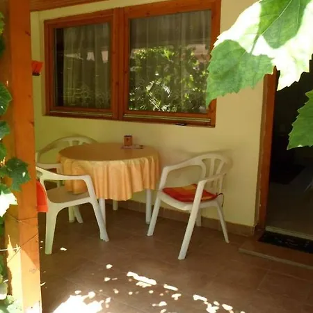 Irene Apartmanhaz * Балатонлелле